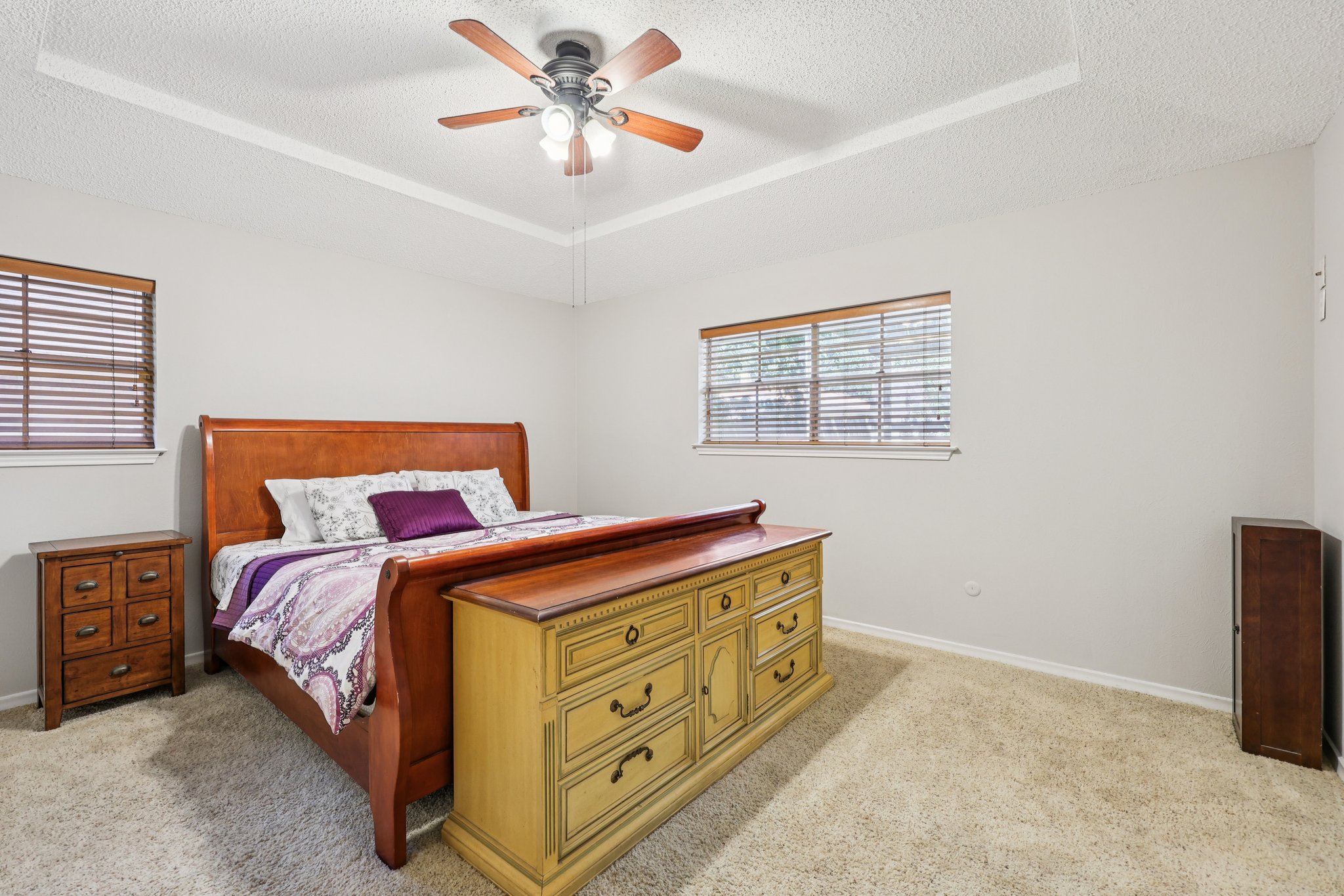 Carlton Dr-S0110-027.jpg