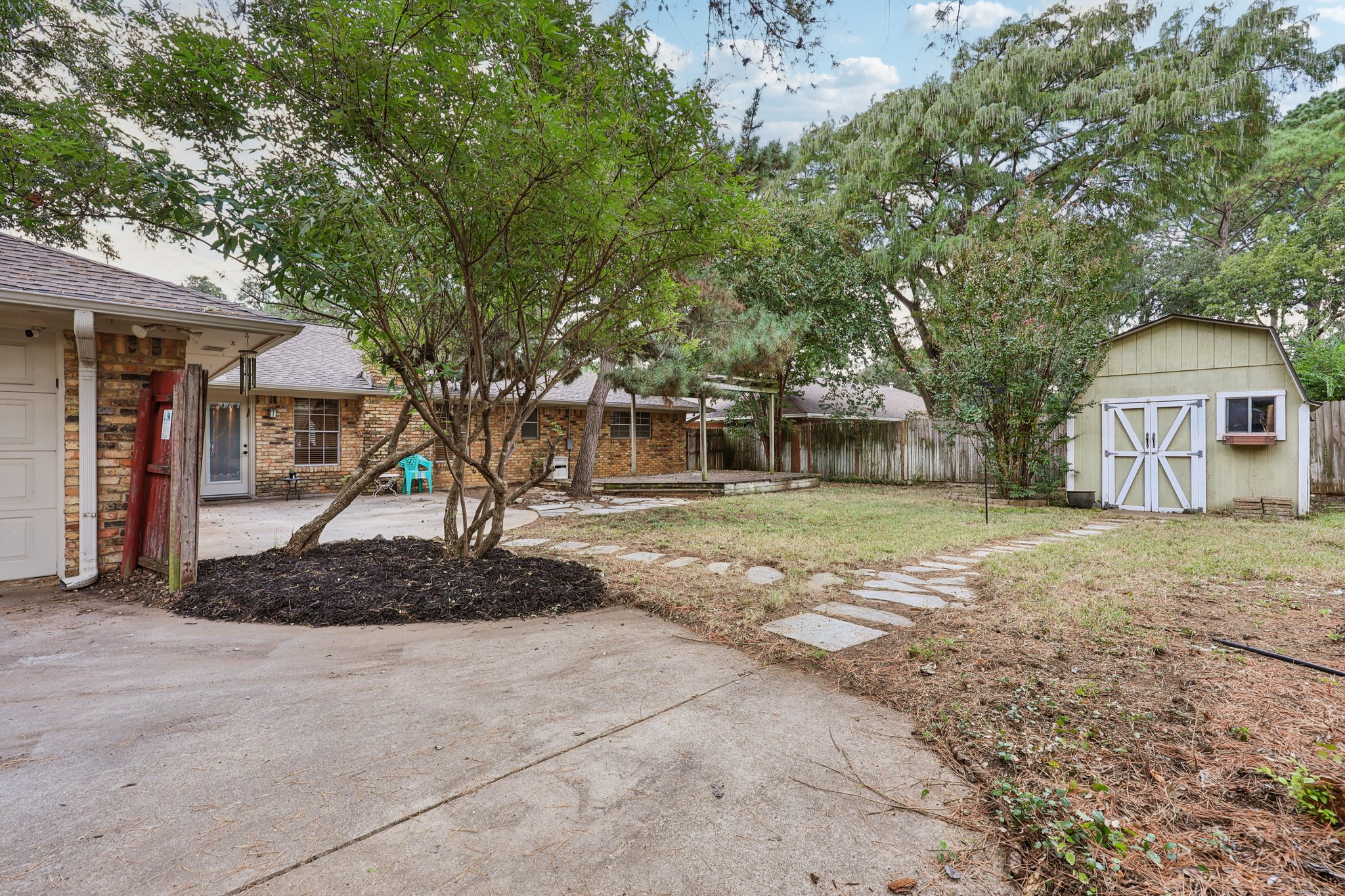 Carlton Dr-S0110-032.jpg