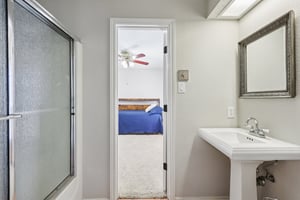 Carlton Dr-S0110-024.jpg
