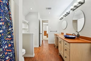 Carlton Dr-S0110-030.jpg