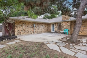 Carlton Dr-S0110-031.jpg