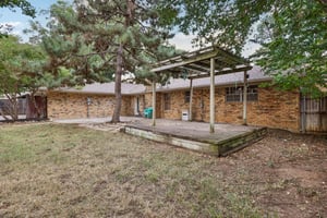 Carlton Dr-S0110-035.jpg