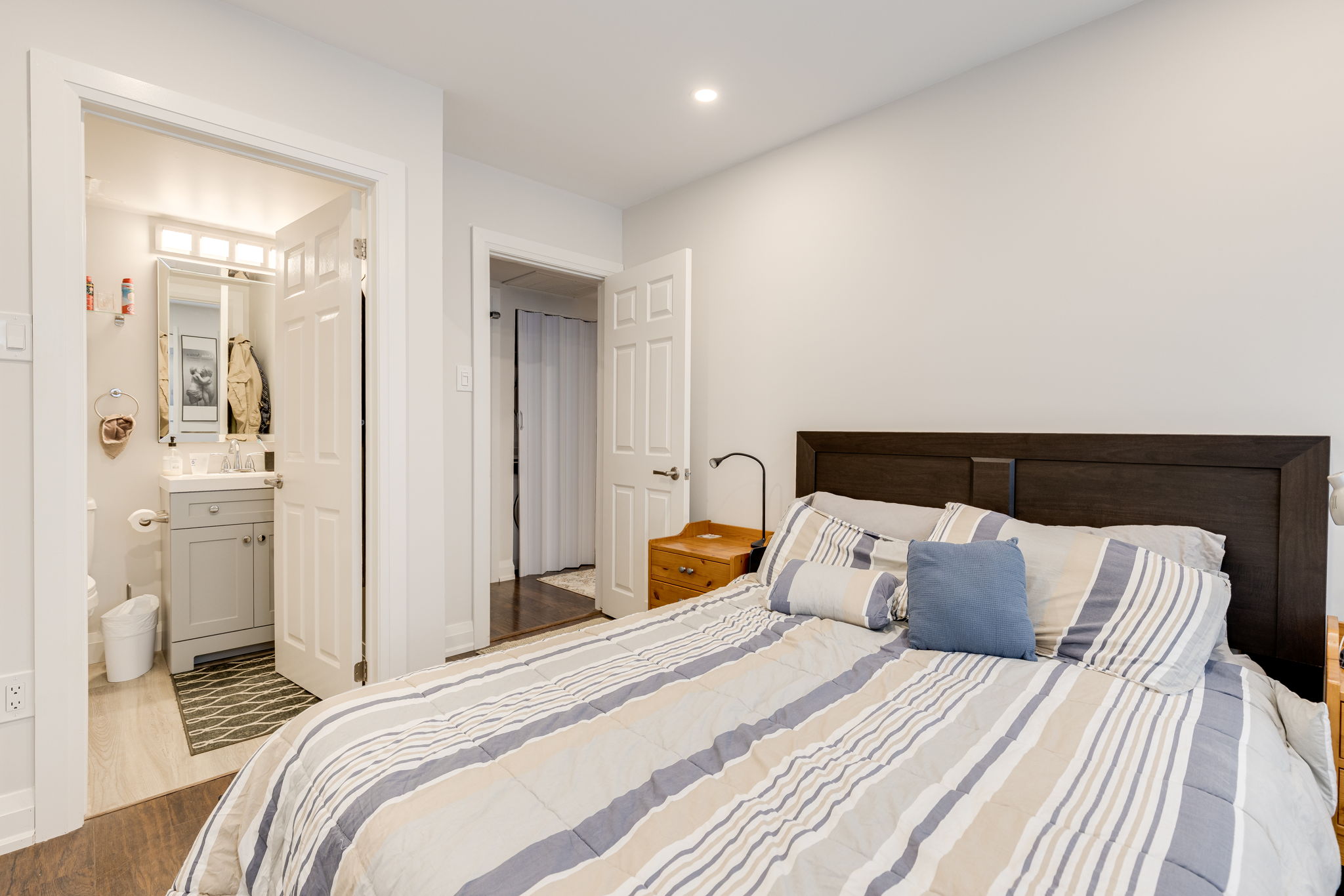 Burlington property showcase — delivered property photograph 14