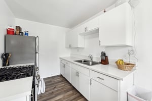 N Oxford Ave-1305-007.jpg