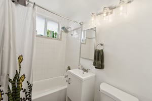 N Oxford Ave-1305-013.jpg