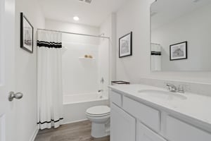 N Winthrop Rd-0605-041.jpg