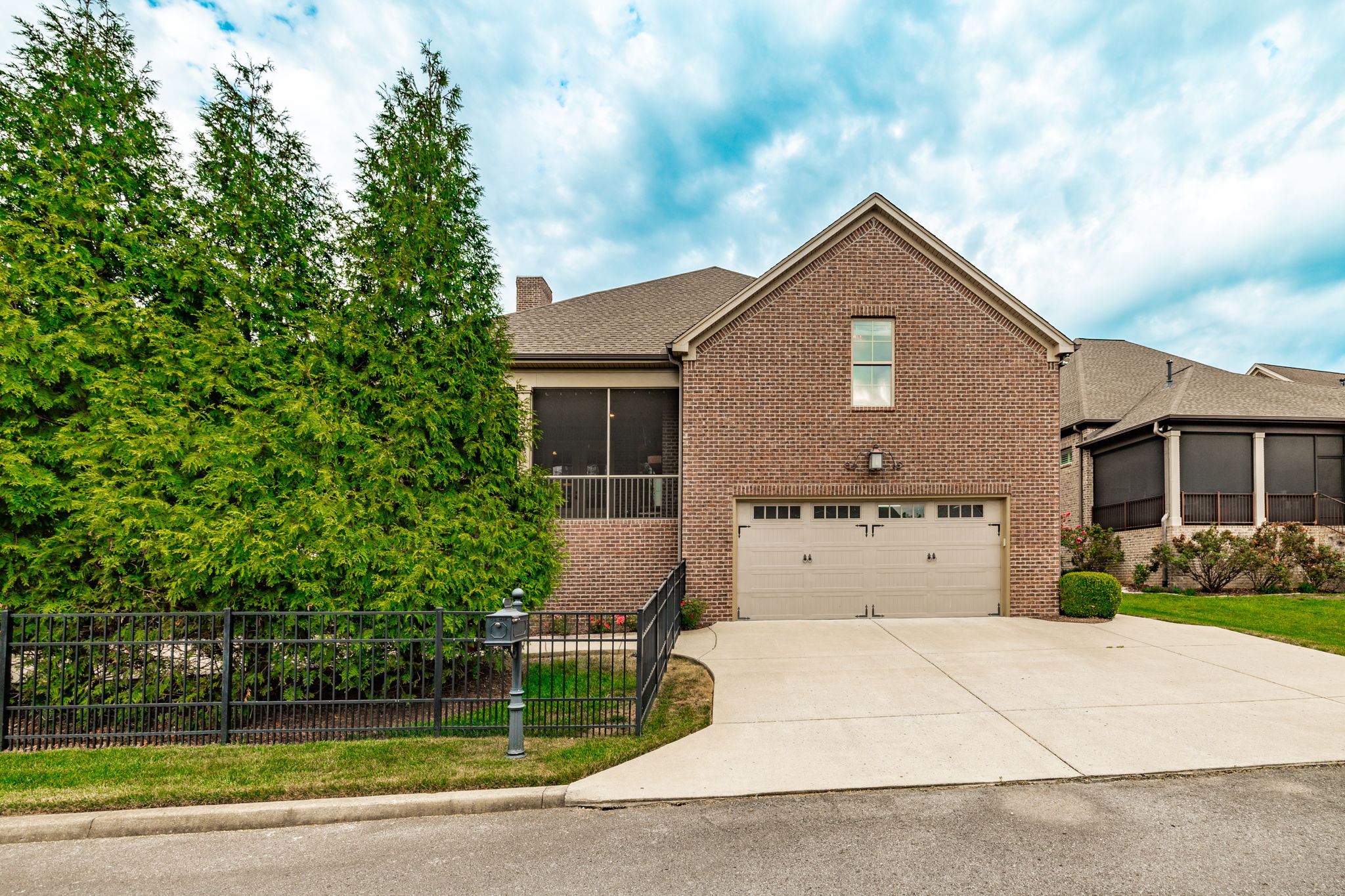  Photo 33