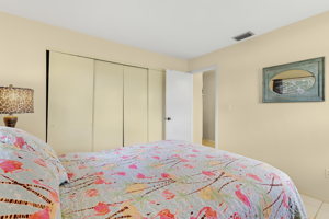 Guest Bedroom 2-2