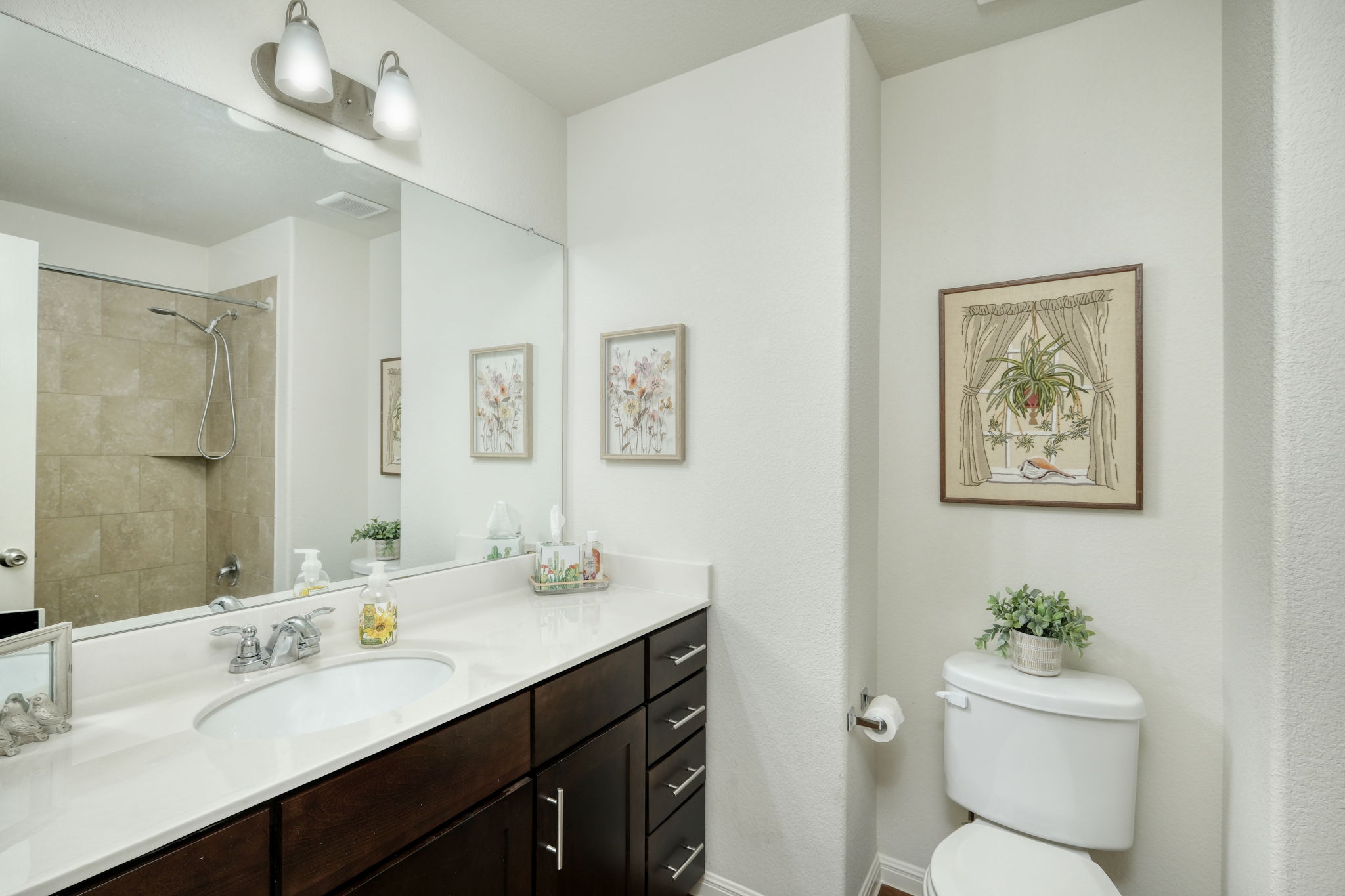 Upstairs Hall Bathroom