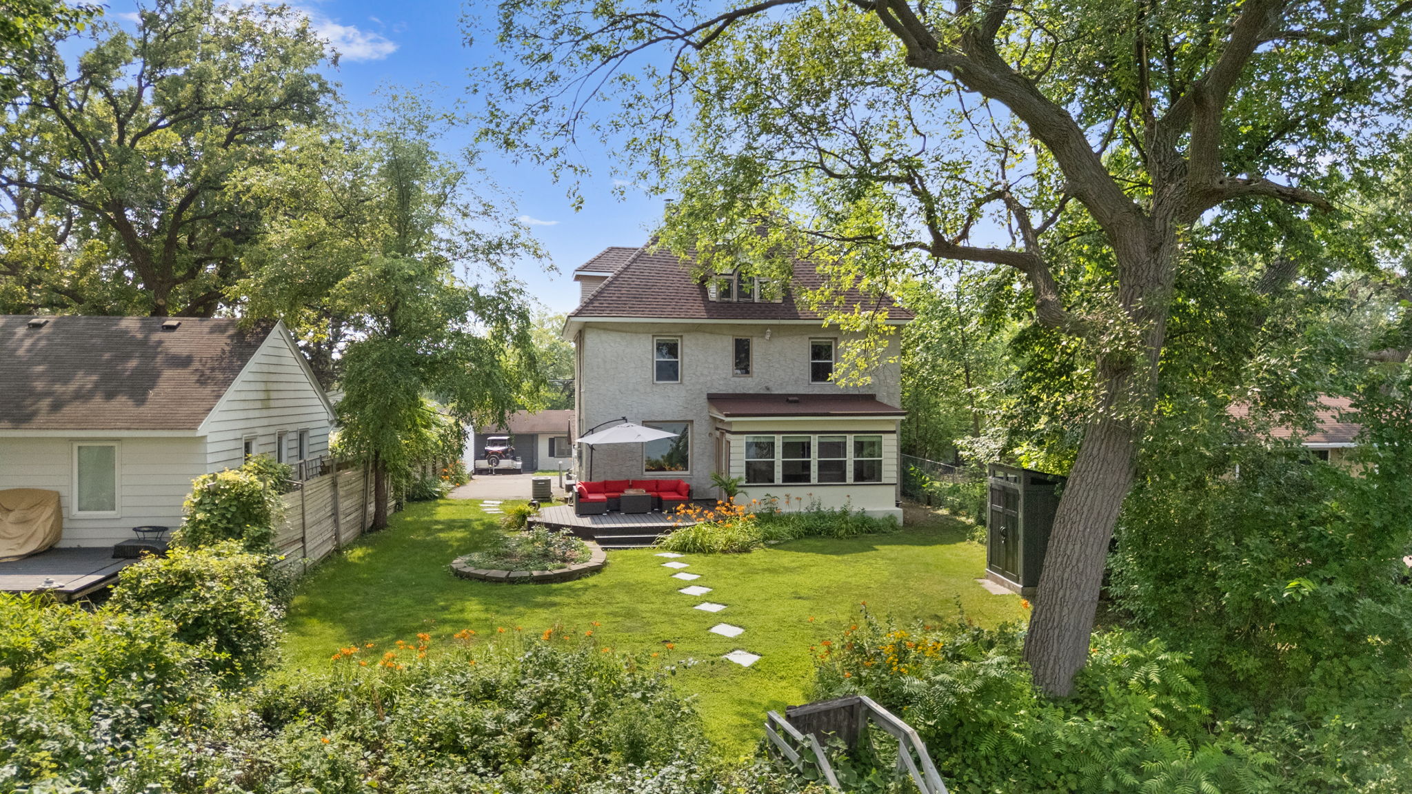 1701 W Medicine Lake Dr