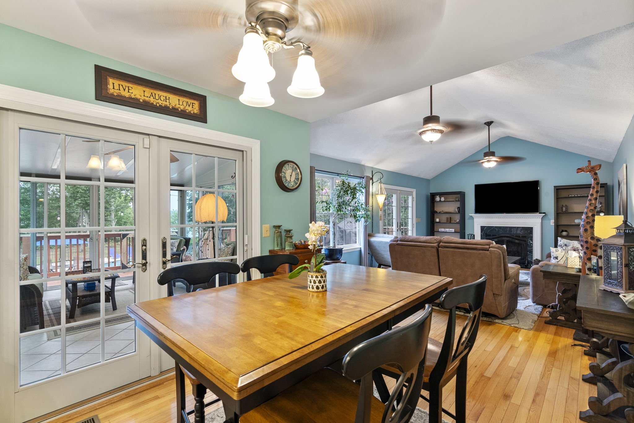 1702 Church Point 24