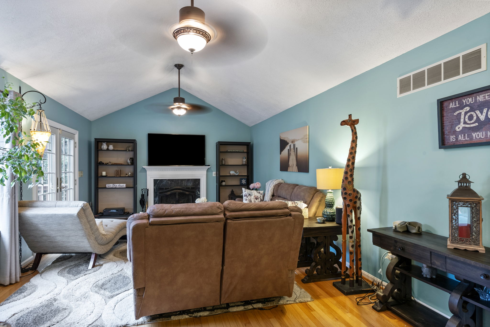 1702 Church Point 27
