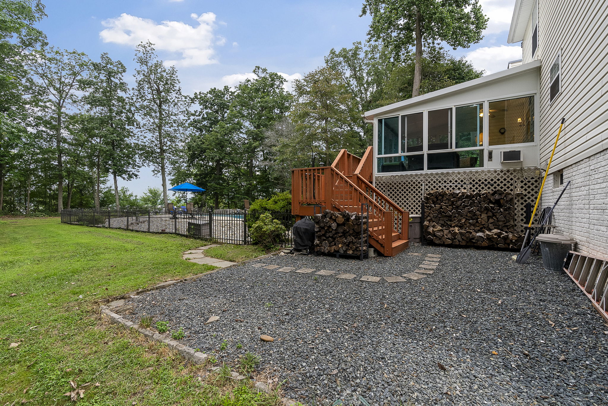 1702 Church Point 61