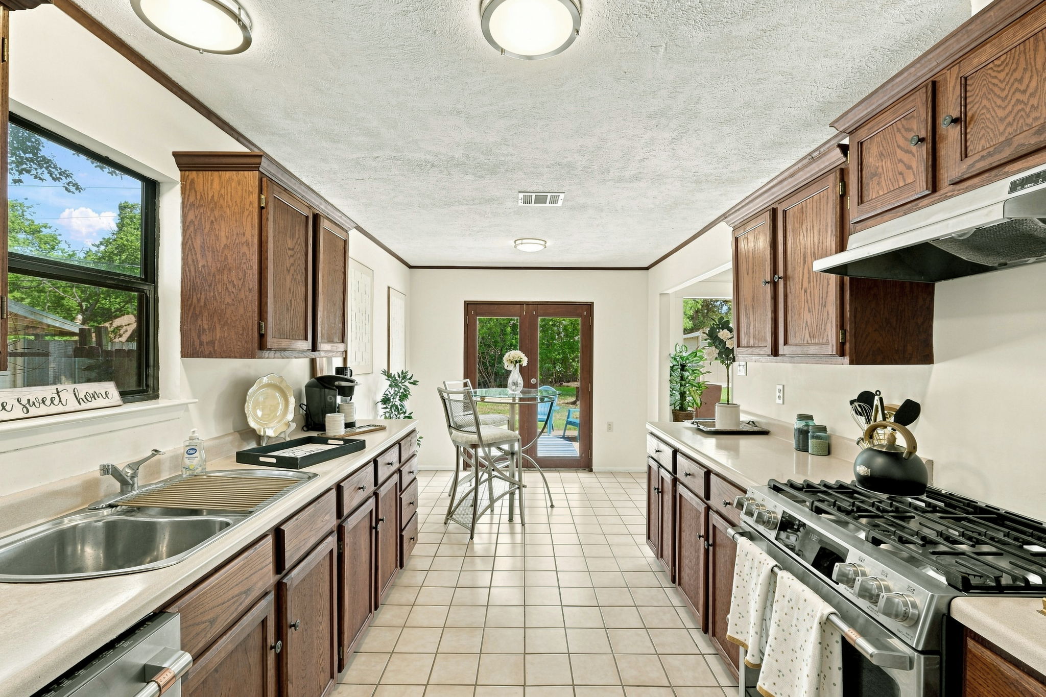 Kitchen/Breakfast Area