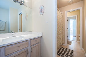 Jack n Jill Bathroom1a-2