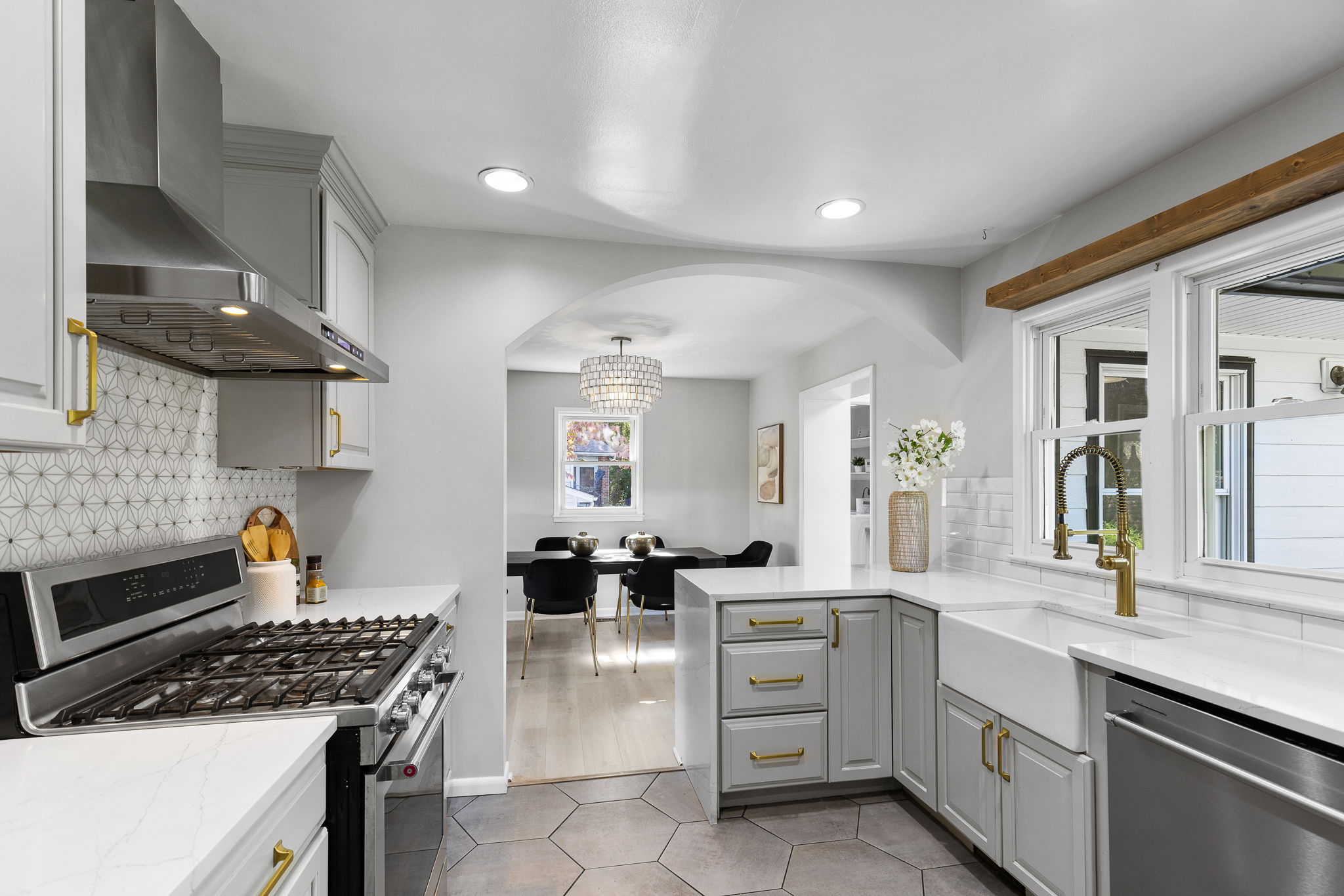 Open kitchen w quartz counters & stainless appls