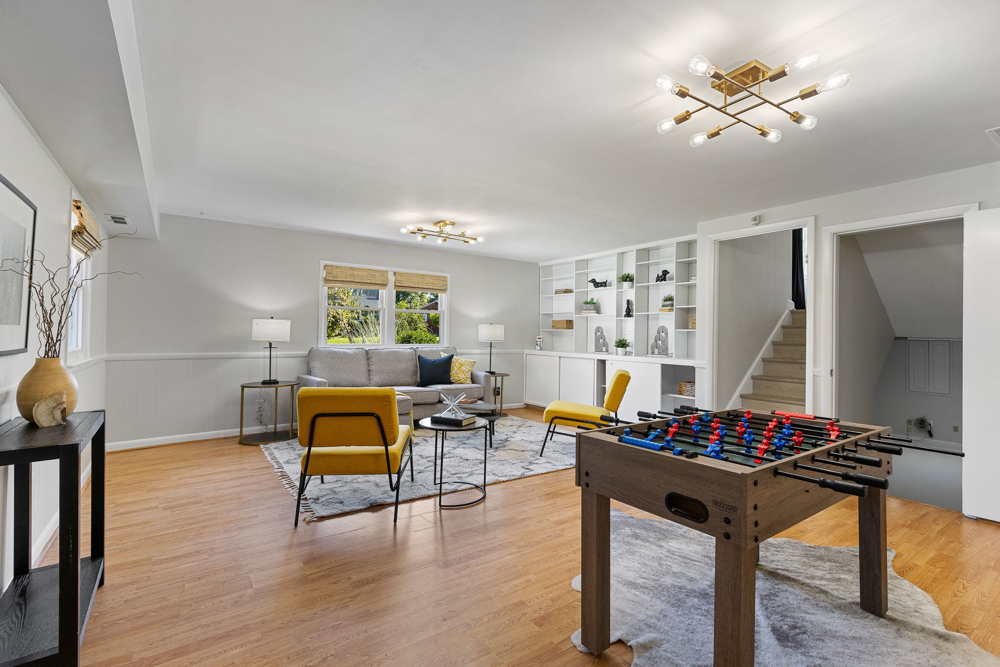 Expansive lower lvl family room with built-ins