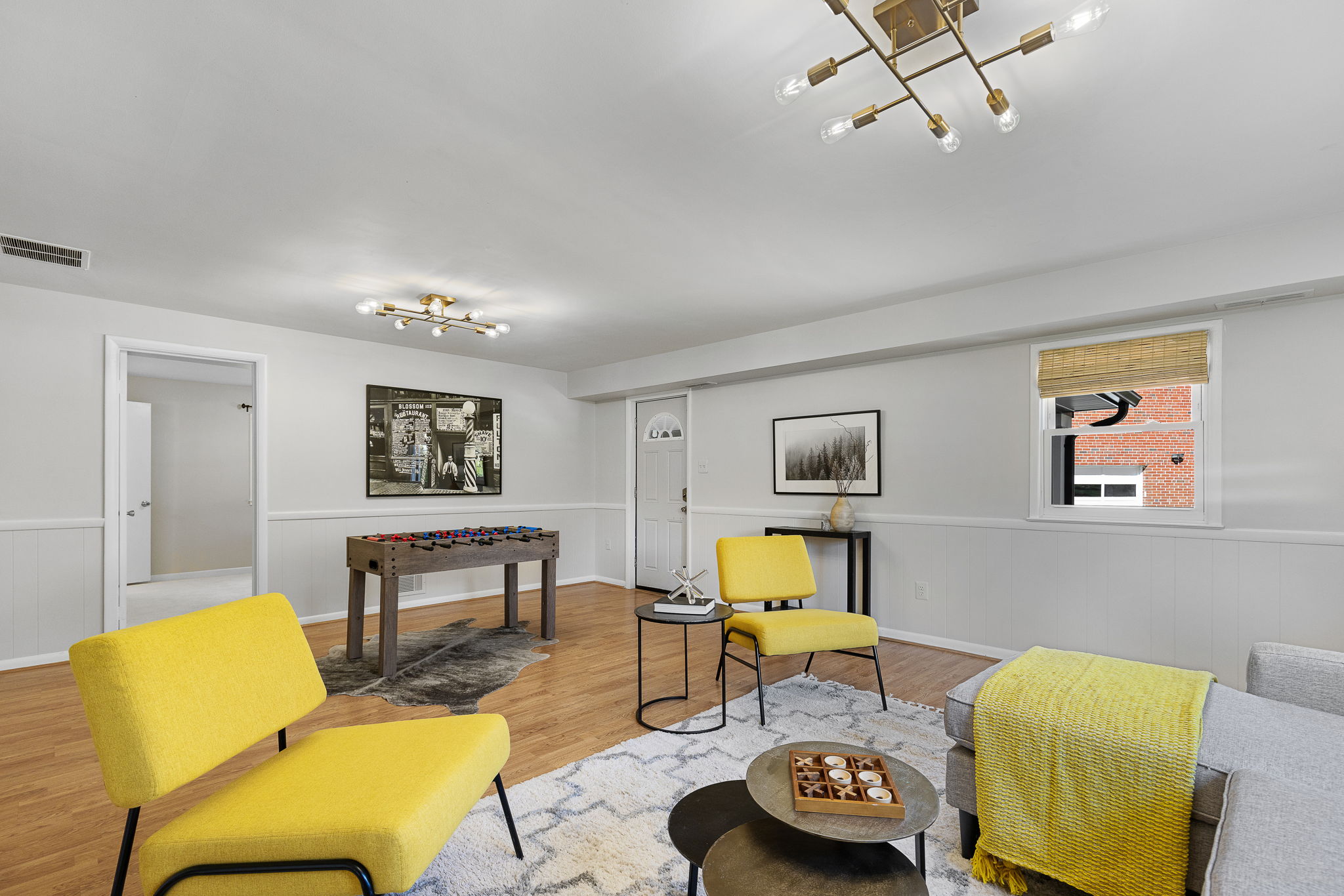 Expansive lower lvl family room with built-ins