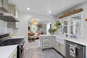 Open kitchen w quartz counters & stainless appls