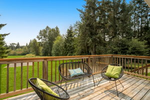 An expansive deck made for entertaining, dining and unwinding.