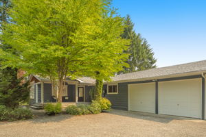 A private Cottage Lake retreat on 2.95 acres