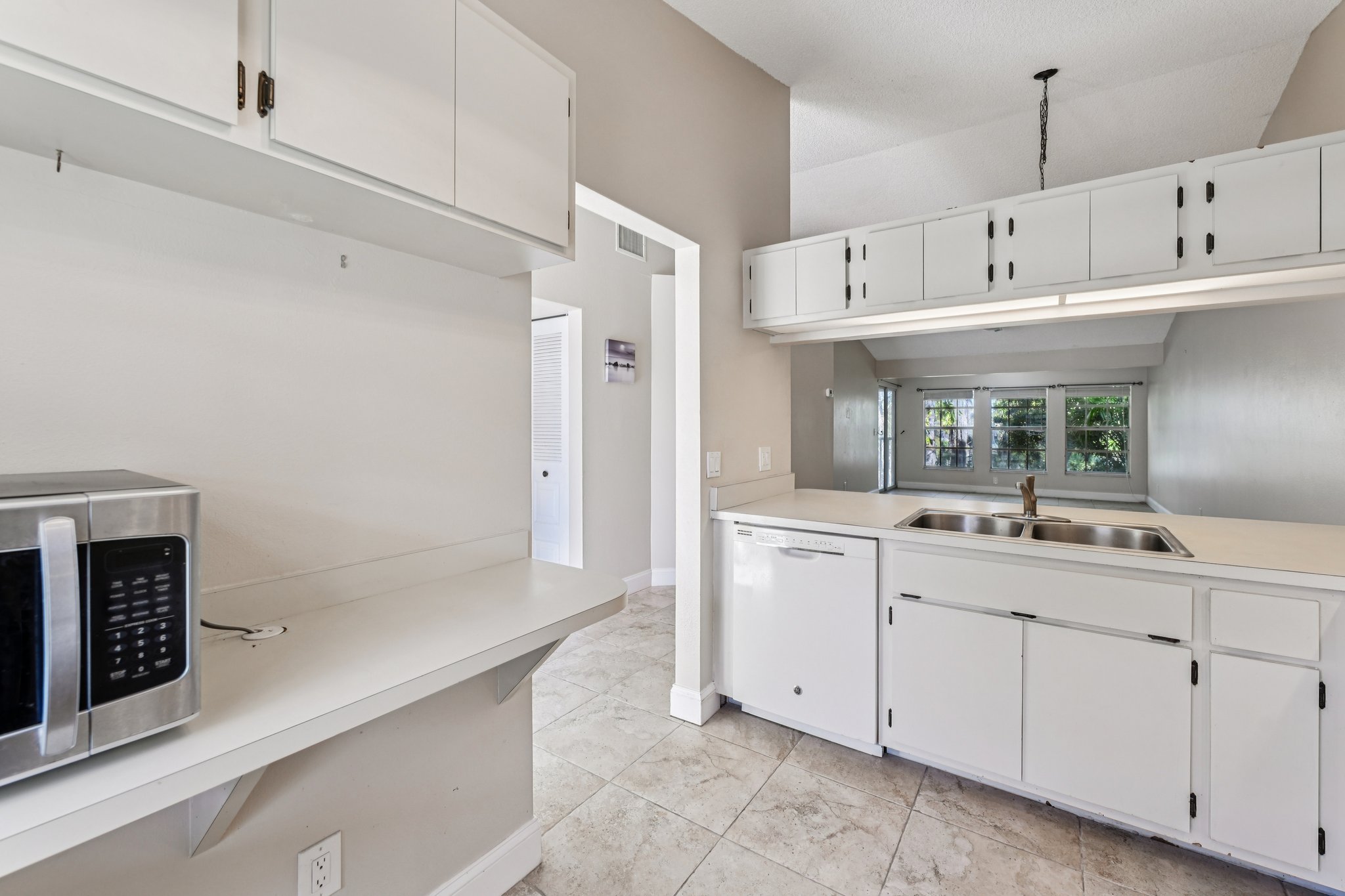 Kings Lake Blvd-S2201-006.jpg