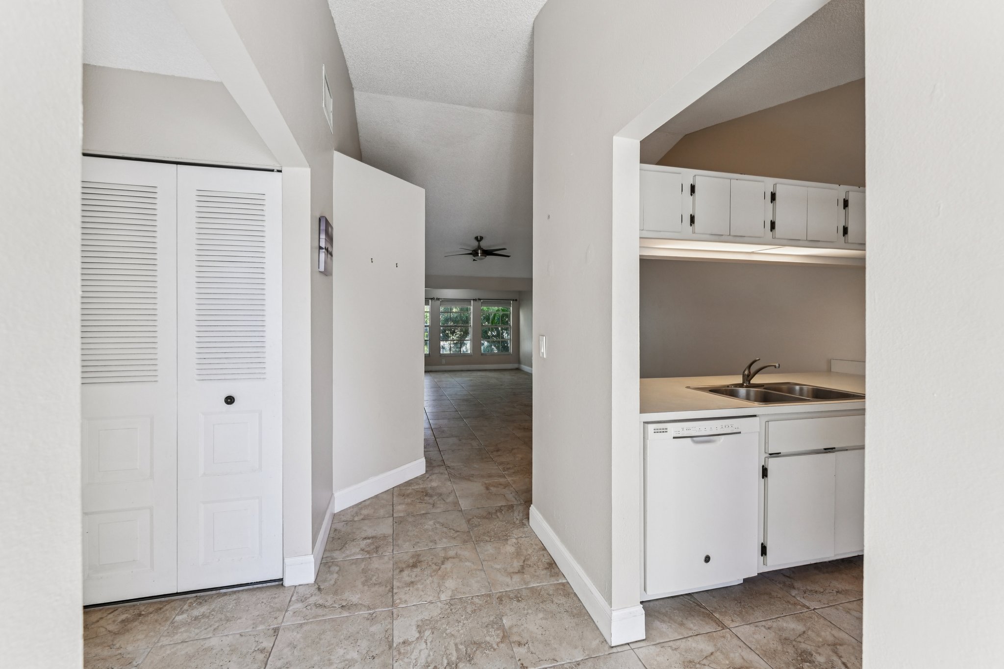 Kings Lake Blvd-S2201-011.jpg