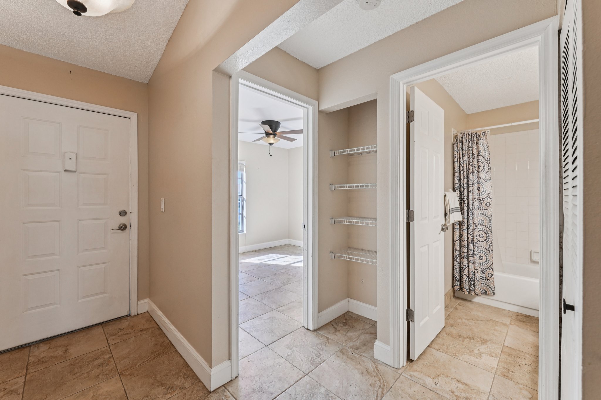 Kings Lake Blvd-S2201-020.jpg