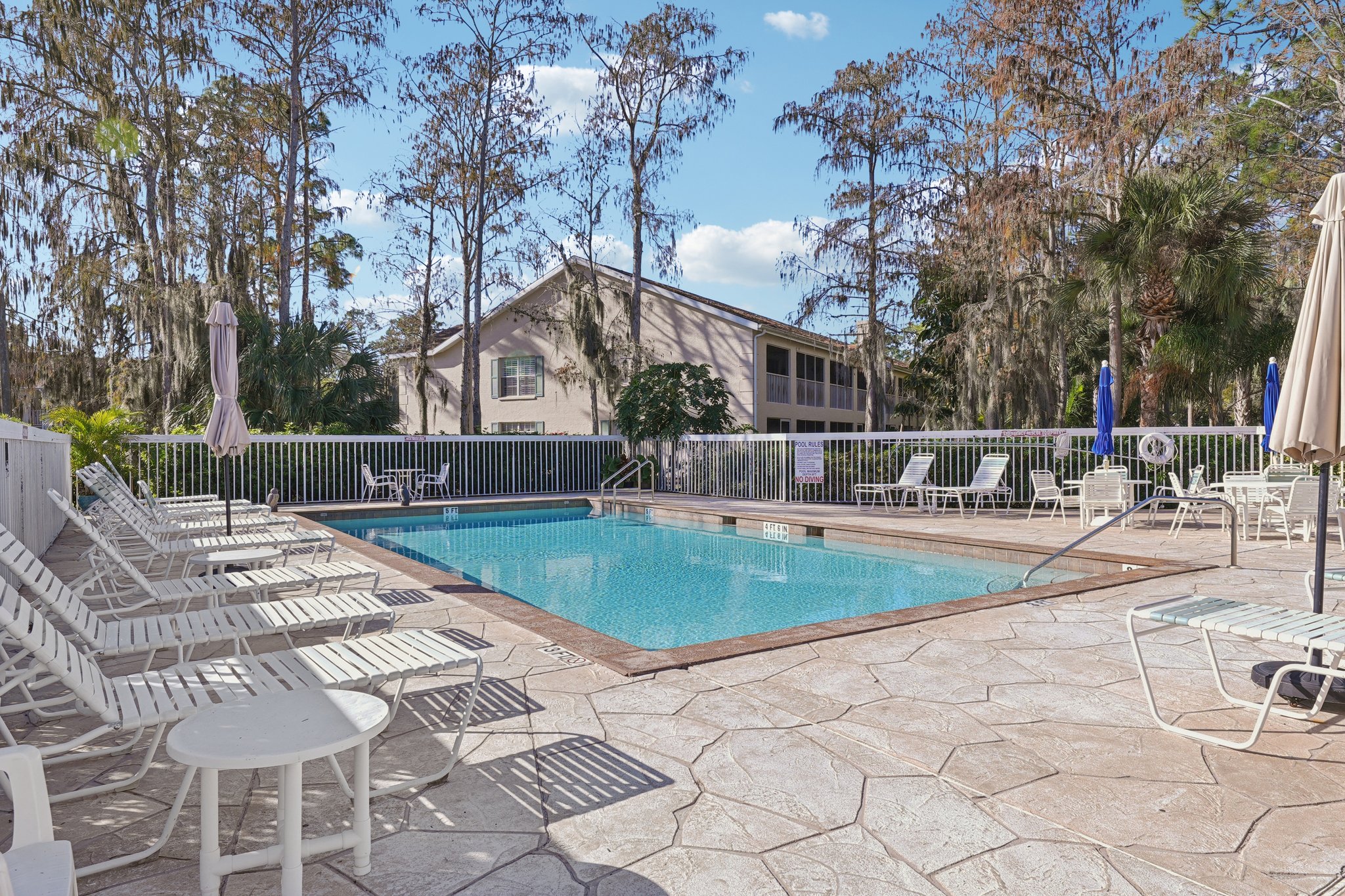 Kings Lake Blvd-2201-905.jpg