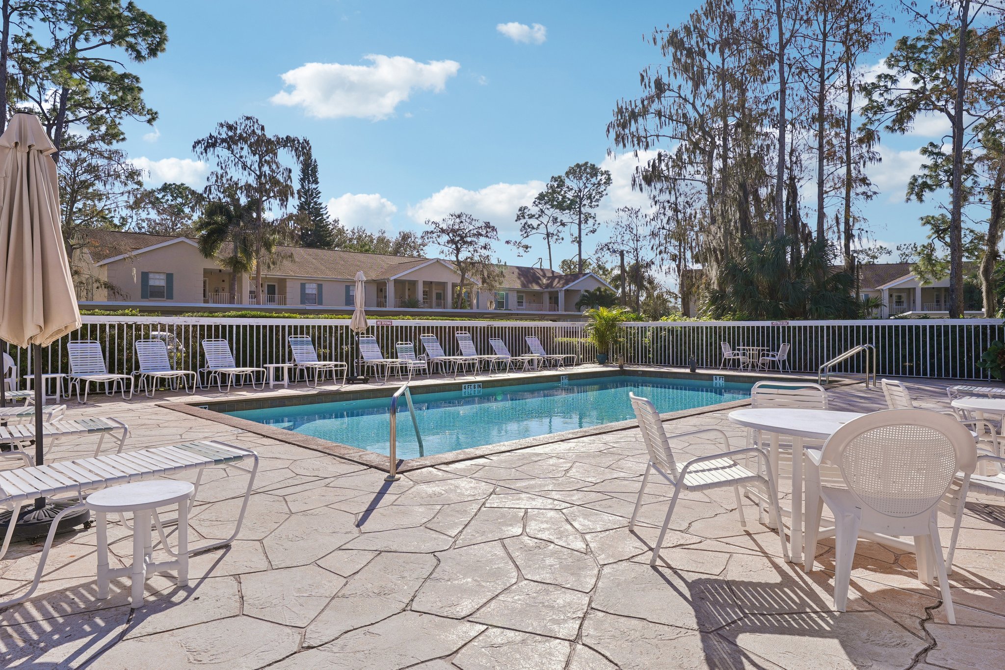 Kings Lake Blvd-2201-906.jpg