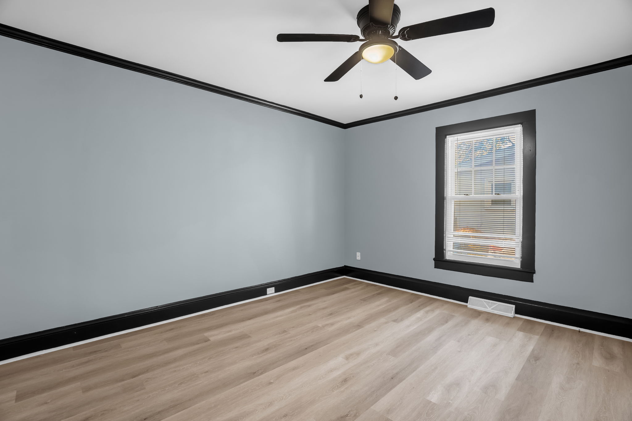 1704 Southgate St-20