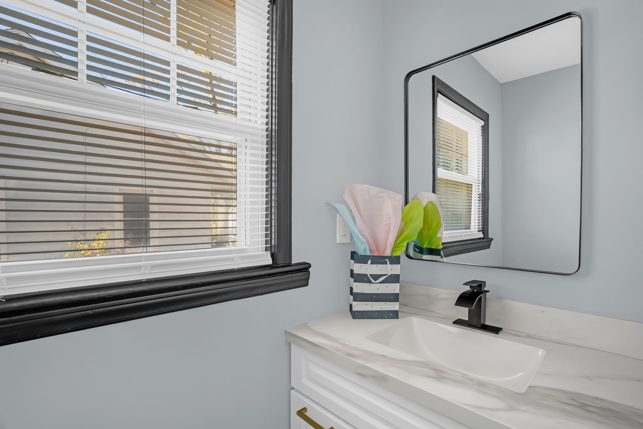 1704 Southgate St-21