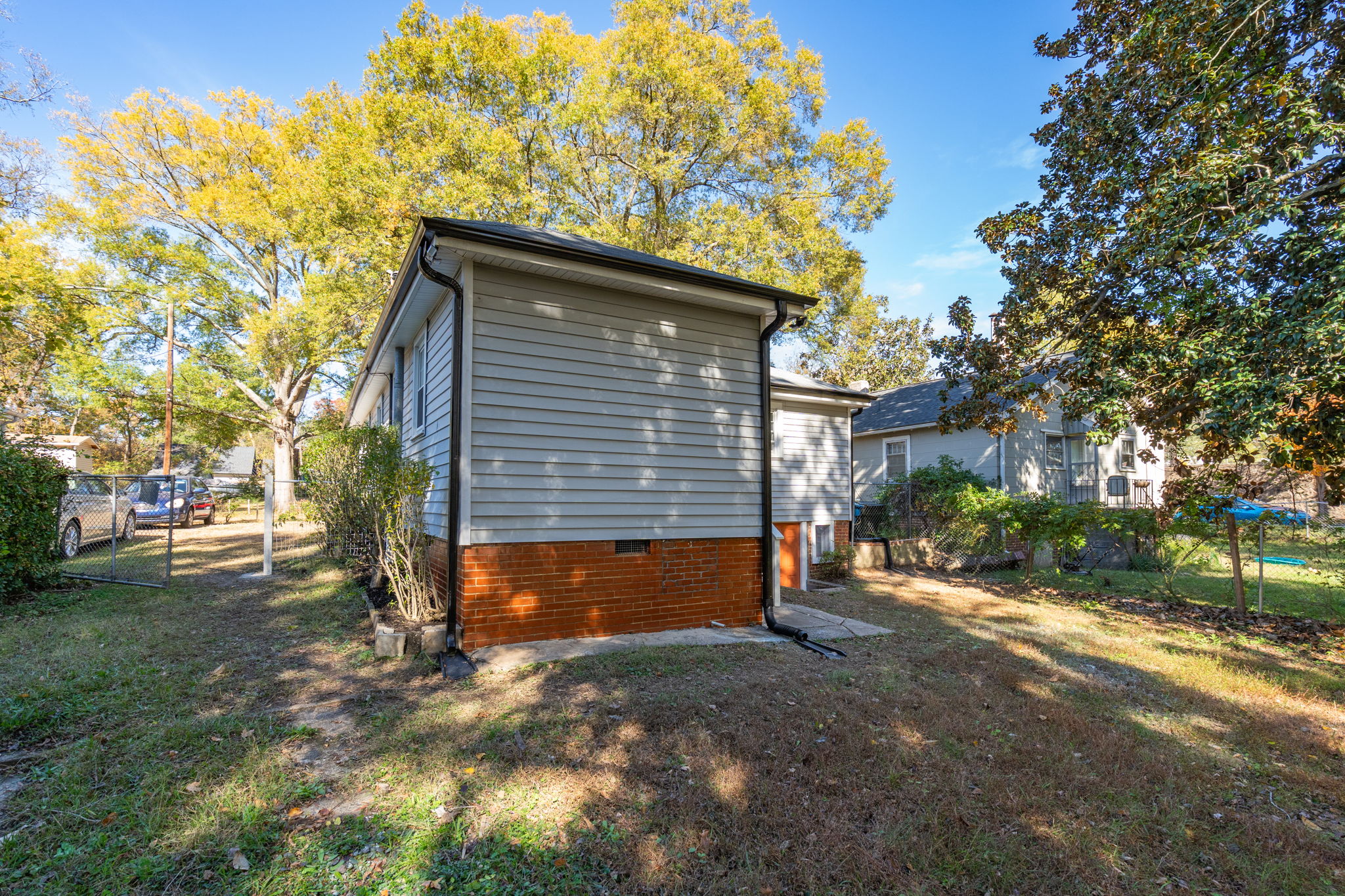 1704 Southgate St-27