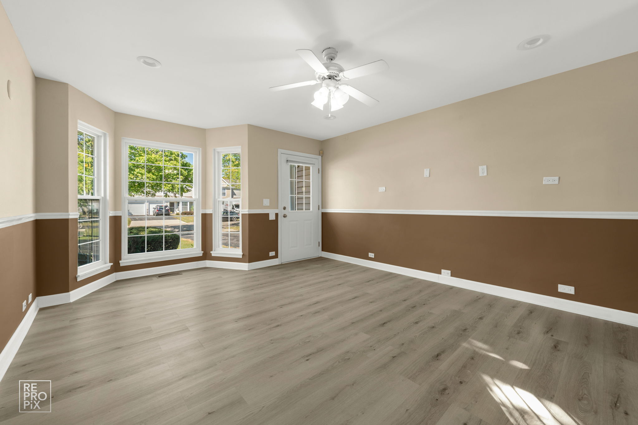 1705 College Green Dr, Elgin, IL 60123_002