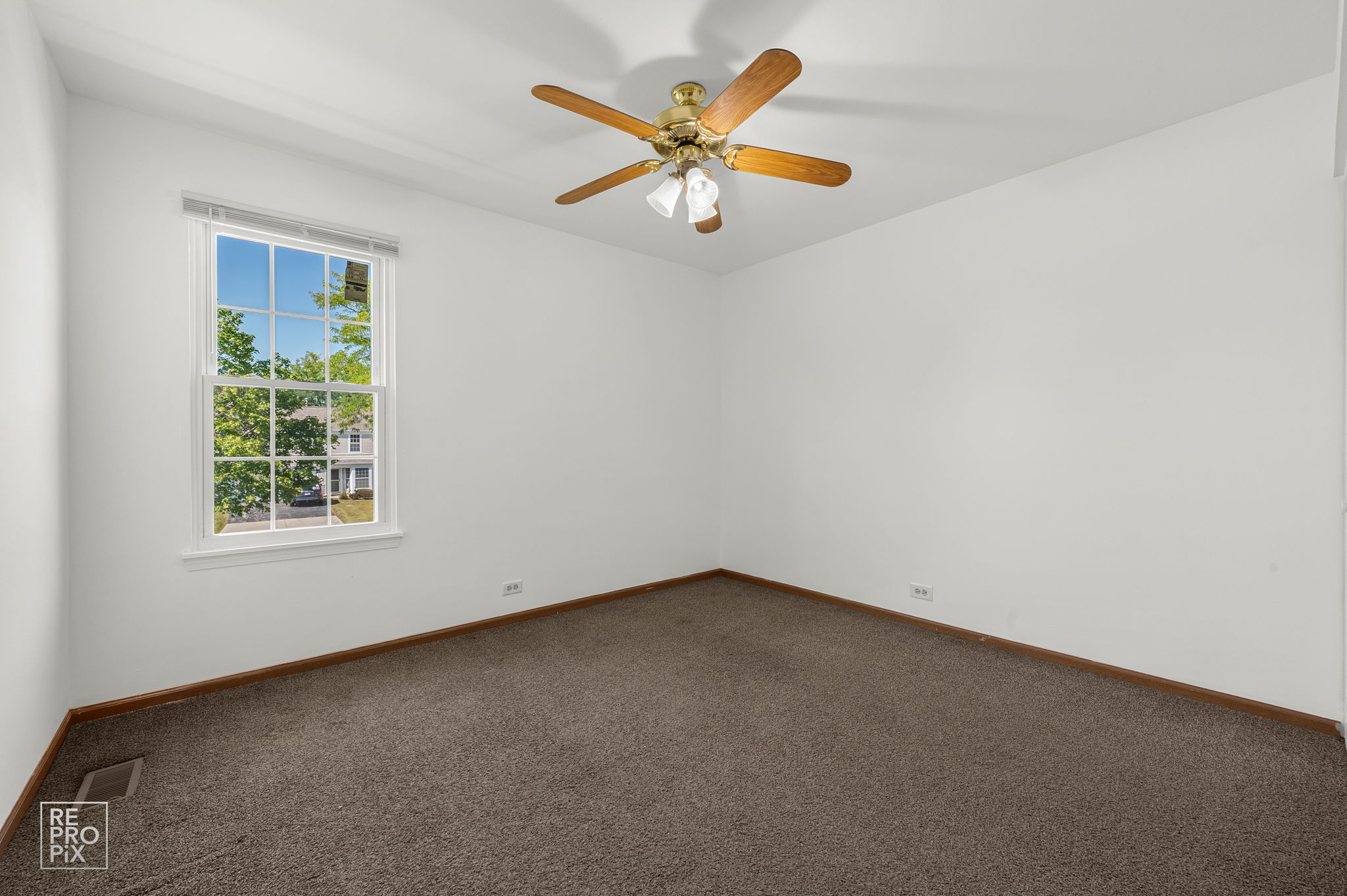 1705 College Green Dr, Elgin, IL 60123_011