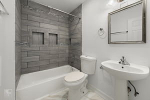 1705 College Green Dr, Elgin, IL 60123_012