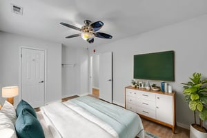 DSC_5013 virtually staged.jpeg