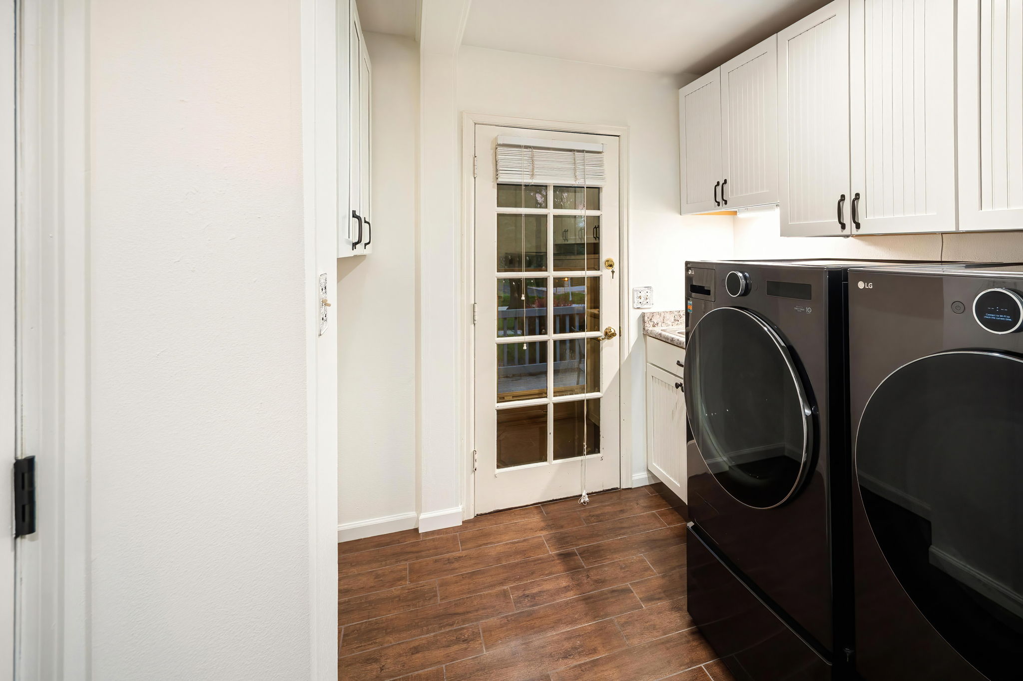 049-17053 E Jamison Ave