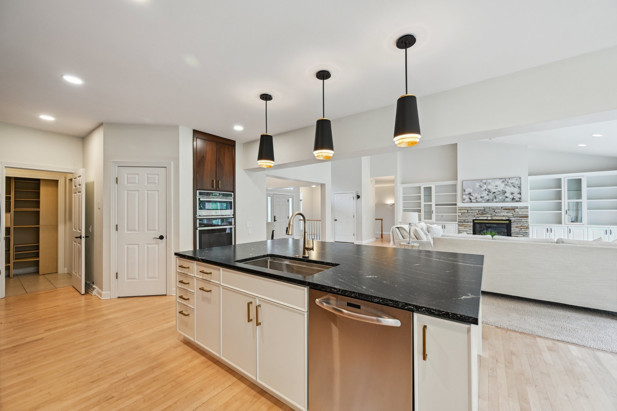 Ashlawn Ln-0406-025.jpg