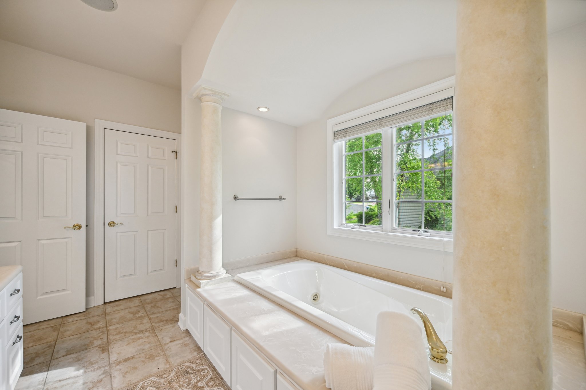 Ashlawn Ln-0406-063.jpg