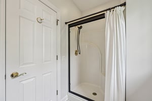 Ashlawn Ln-0406-070.jpg