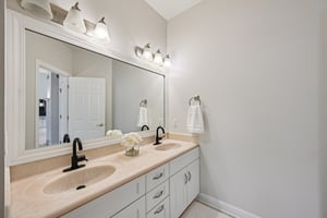Ashlawn Ln-0406-073.jpg
