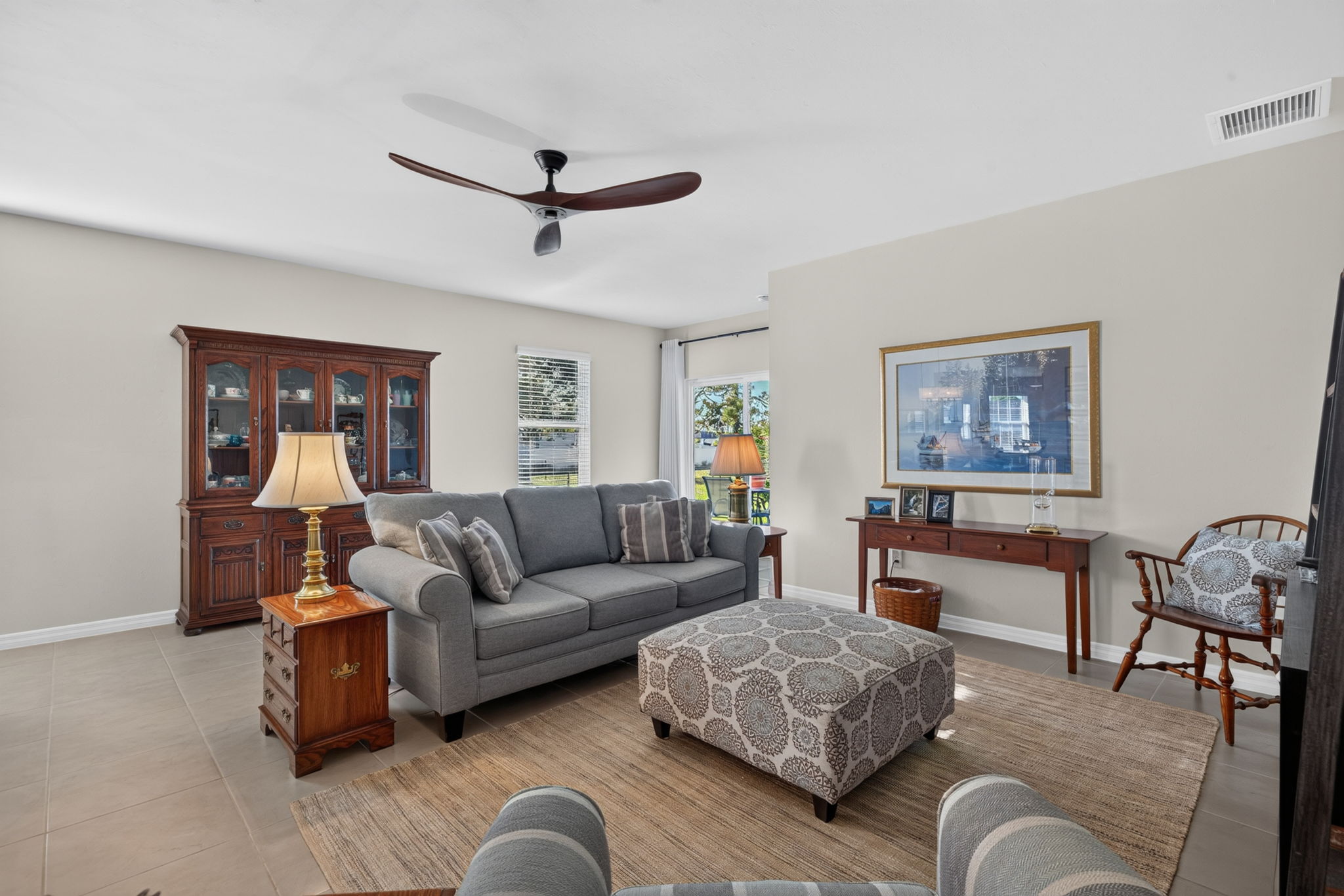 Living Room 2 of 4