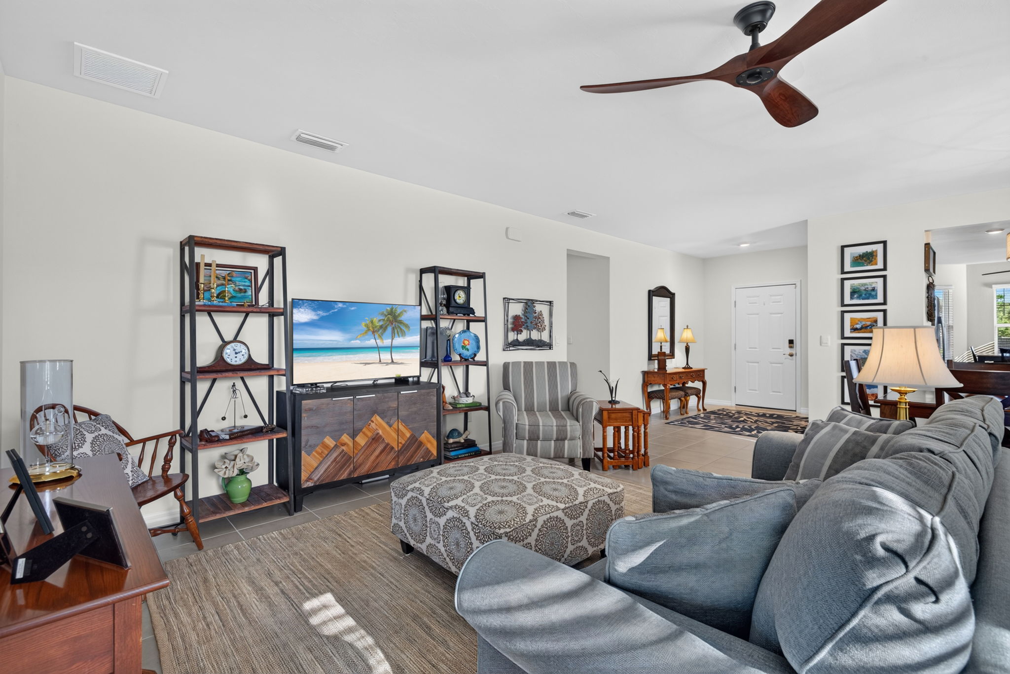 Living Room 4 of 4