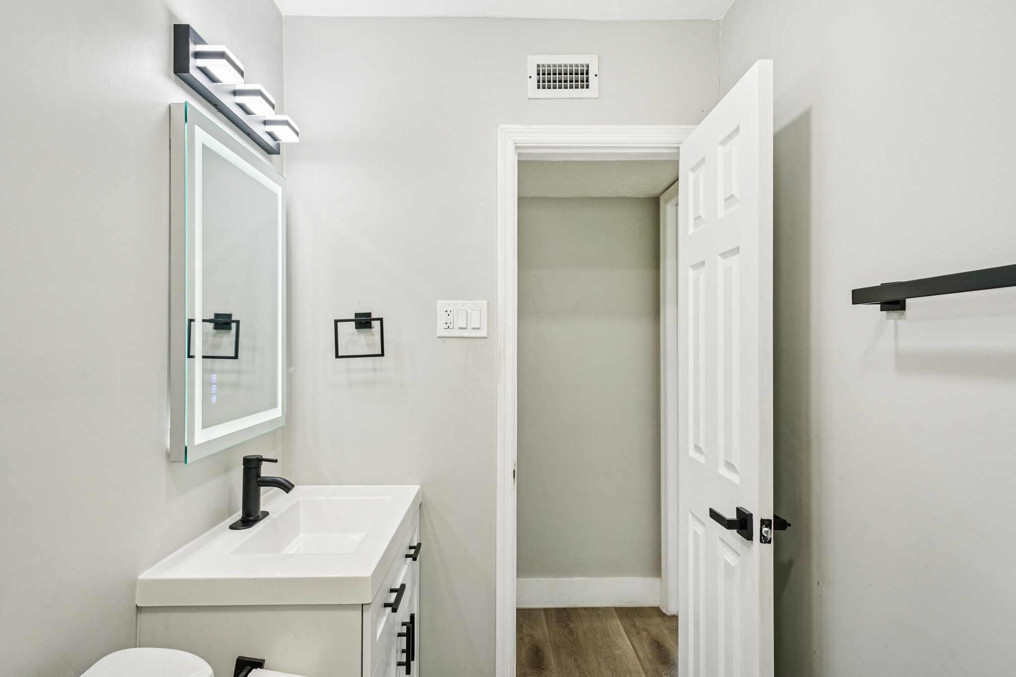 W Jean St-S2709-047.jpg