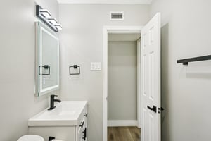 W Jean St-S2709-047.jpg