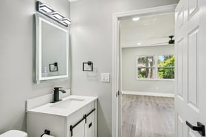 W Jean St-S2709-048.jpg