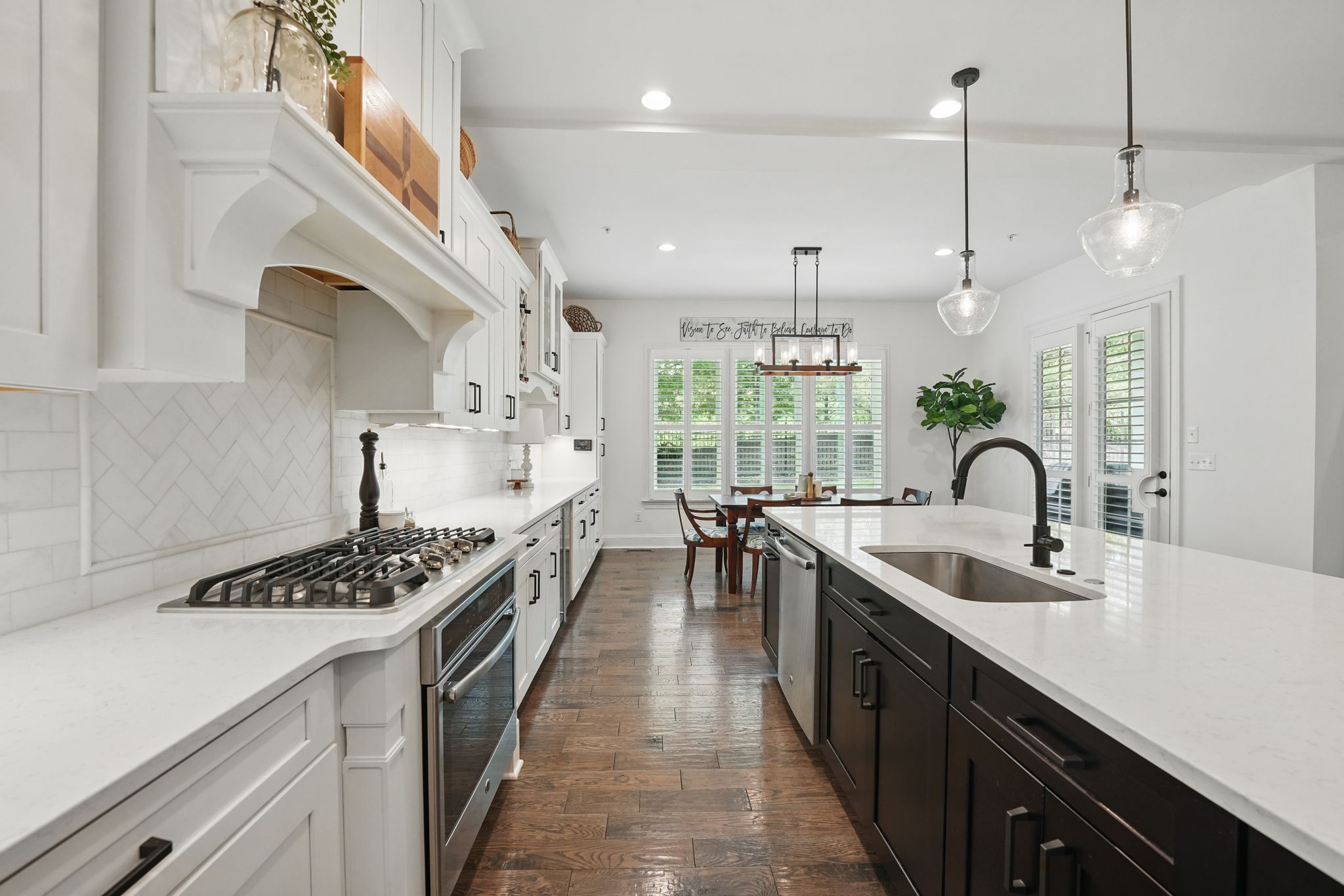 Gas cooktop and subtle, clean line backsplash