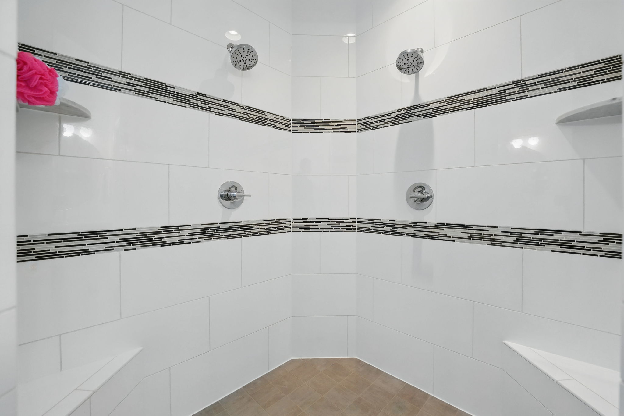 Separate walk-in shower w/dual shower head