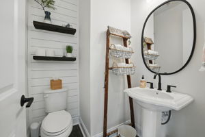 Powder room right out of HGTV